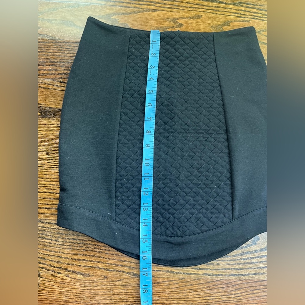 BCBGeneration Women's Black Knit Stretch mini skirt Sz. XS NWOT - Picture 3 of 7